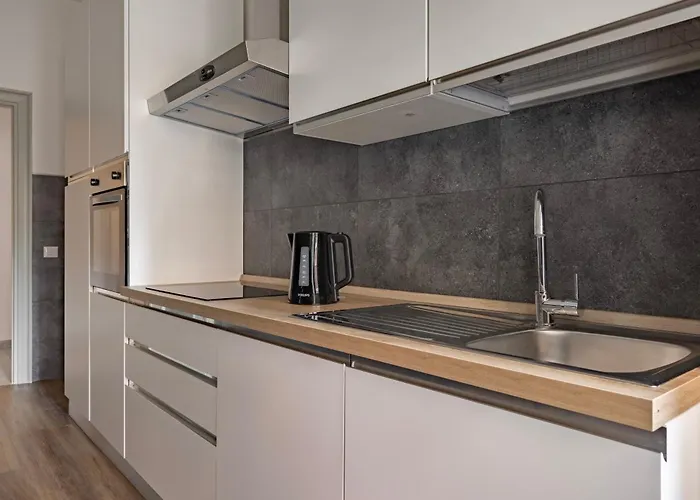 Vatican Modern Family - 3 Bedroom Apartment *